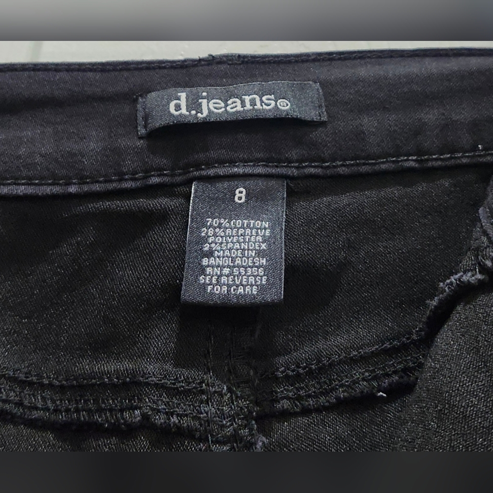 D. Jeans Black Denim Stretch Shorts Size 8 Mid-Rise 4.5" Inseam - Picture 3 of 5